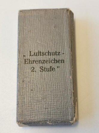 Luftschutz Ehrenzeichen 2.Stufe am Band, im Etui . Leichte Ausführung