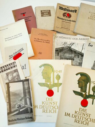 Konvolut Hefte, Bücher, Zeitungen, jeweisl nicht auf Vollständigkeit geprüft