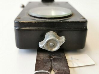 Taschenlampe Wehrmacht, Pertrix No 679 LK,  Originallack, Funktion nicht geprüft, Anknöpflasche aus Ersatzmaterial