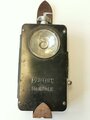 Taschenlampe Wehrmacht, Pertrix No 679 LK,  Originallack, Funktion nicht geprüft, Anknöpflasche aus Ersatzmaterial