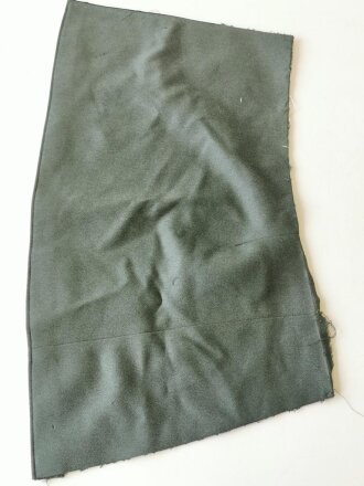 Heer, Stück Feldgrauer Kammgarnstoff aus einem Waffenrock ausgeschnitten, Maße 49 X 28cm