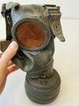 Gasmaske in Dose mit Beriemung Wehrmacht. Zusammengehöriges, ungereinigtes Set