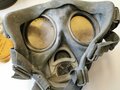 Gasmaske in Dose mit Beriemung Wehrmacht. Zusammengehöriges, ungereinigtes Set