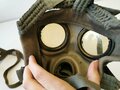 Gasmaske in Dose mit Beriemung Wehrmacht. Zusammengehöriges, ungereinigtes Set