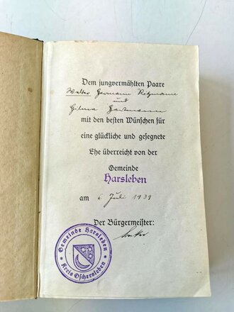 Adolf Hitler " Mein Kampf" Hochzeitsausgabe der Gemeinde Harsleben von 1939. Komplett, etwas verzogen und abgegriffen