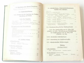 Waffentechnischer Leitfaden für die Ordnungspolizei datiert 1941. Komplett, Bindung gelöst, Einband abgegriffen