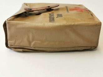 Transportkorps Speer, Verbandmitteltasche aus gelbem Ersatzmaterial mit Inhalt. der Druckknopf ausgerissen