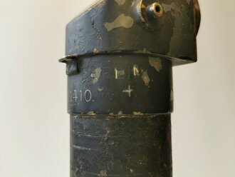 1.Weltkrieg Grabenperiskop von Goerz Berlin mit guter Durchsicht. In alter Zeit graublau überlackiert, darunter der originale feldgraue Lack. Gesamtlänge 63cm