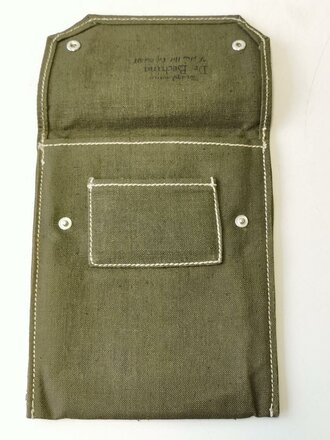 Tasche zum Kartenwinkelmesser 27 der Wehrmacht. Keine Aufschrift, Eigentumsvermerk eines Hauptmann der Artillerie Ersatz Abteilung 97