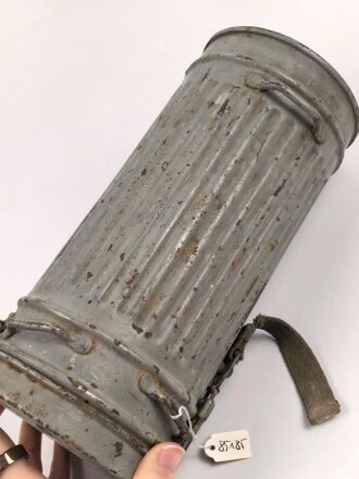 Gasmaskendose Wehrmacht Modell 1938, Originallack, ungereinigtes Stück