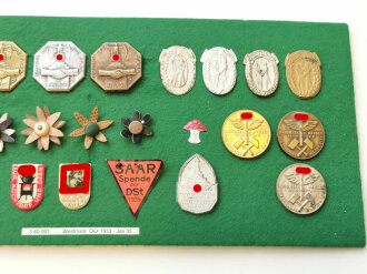 Winterhilfswerk Gau Westmark,  Sammlung von Abzeichen, die Nadeln sind alle vorhanden