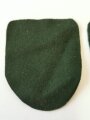 Tuchunterlage für ein Krim- oder Kubanschild Heer, aus originalem Wehrmachtstuch von Hand ausgeschnitten. Dunkelgrüne, frühe Ausführung, 1 Stück