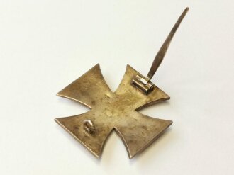 Deutsches Kreuz in gold, Nachlass des Leutnant Lind, Adj. Jg. Btl.7.. Das DK von Zimmermann, getragen, die Emaille unbeschädigt