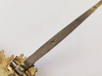 Deutsches Kreuz in gold, Nachlass des Leutnant Lind, Adj. Jg. Btl.7.. Das DK von Zimmermann, getragen, die Emaille unbeschädigt