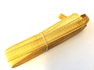 Bündel Litze aus altem Schneiderbestand, vermutlich Nachkriegsproduktion. Goldmetallfaden gewebt, Breite 15mm