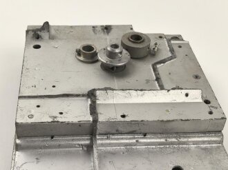 Frontplatte zum Ukw.E.d1 der Wehrmacht. Originallack ,Einsatz im Befehlspanzer und zur Kommunikation mit Aufklärungs- bzw. Artilleriebeobachtungsflugzeugen im Frequenzbereich der Flugzeug - Bordfunkgeräte