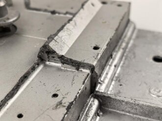 Frontplatte zum Ukw.E.d1 der Wehrmacht. Originallack ,Einsatz im Befehlspanzer und zur Kommunikation mit Aufklärungs- bzw. Artilleriebeobachtungsflugzeugen im Frequenzbereich der Flugzeug - Bordfunkgeräte