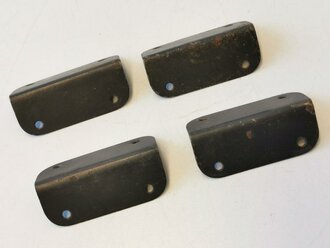 4 Verstärkungsecken aus Blech Wehrmacht. Kantenlänge 50mm, überlackiertes Stück