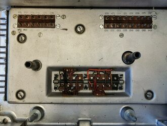 Luft-Boden  Einheitsempfänger E52 " Köln" der Luftwaffe. Unkomplettes Stück mit guter Restaurationsbasis, die Scala sicherlich neuzeitlich ergänzt