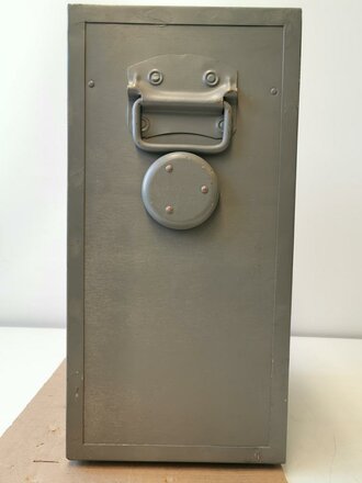 Gehäuse für ein Funkgerät der Wehrmacht, neuzeitliche Fertigung, Maße 48 x 31,5 x 23,5cm