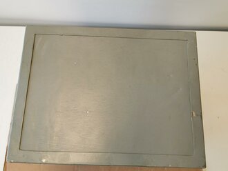 Gehäuse für ein Funkgerät der Wehrmacht, neuzeitliche Fertigung, Maße 48 x 31,5 x 23,5cm