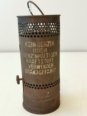 Dochtlampe zur Sammleranwärmung für Wehrmachtsfahrzeuge, ungereinigtes Stück, Originallack, datiert 1943