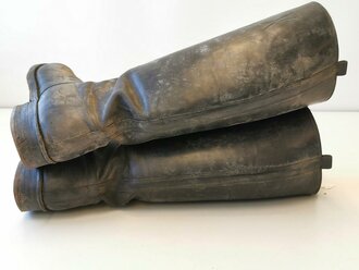 Paar Stiefel für Offiziere der Wehrmacht, im Schaft Marke " Sturmvogel" , ungereinigtes Paar aus Scheunenfund, Sohlenlänge 30cm