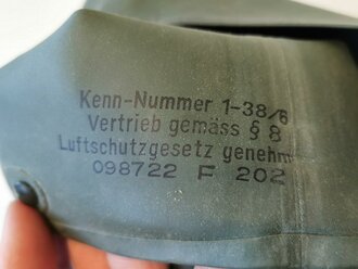 Luftschutz Volksgasmaske 47 mit Gebrauchsanweisung in defekter Verpackung