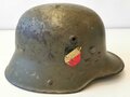 Stahlhelm Heer mit beiden Emblemen. Es handelt sich um eine übernommene Glocke aus der Zeit des 1.Weltkrieg, mit Innenfutter M31 und sehr frühem Kinnriemen versehen.