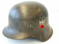 Stahlhelm Heer Modell 1942. Originallack, zusammengehöriges Stück, beim Adlerschild das Hakenkreuz zu 99% erhalten