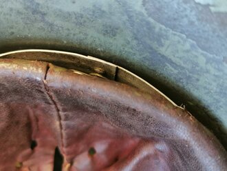 Stahlhelm Heer Modell 1935. Originallack, zusammengehöriges Stück, beim Adlerschild das Hakenkreuz zu 98% erhalten