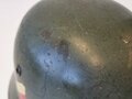 Stahlhelm Heer Modell 1935. Originallack, zusammengehöriges Stück, beim Adlerschild das Hakenkreuz zu 98% erhalten