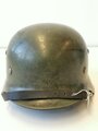 Stahlhelm Heer Modell 1935. Originallack, zusammengehöriges Stück, beim Adlerschild das Hakenkreuz zu 98% erhalten