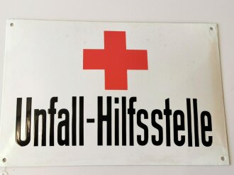 Emailleschild "Unfall Hilfsstelle" die Ecken restauriert, sonst guter Zustand 28,42cm