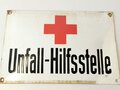 Emailleschild "Unfall Hilfsstelle" die rechte Ecke großflächig restauriert, sonst guter Zustand 28x42cm