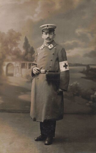 1.Weltkrieg, Foto eines Angehörigen der freiwilligen Sanitätskolonne , Ansichtskartenformat