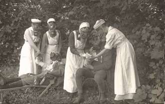 1.Weltkrieg, Foto weibliches Sanitätspersonal mit...