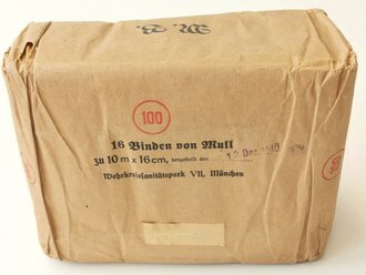 "16 Binden von Mull" datiert 1940, Maße etwa 16 x 21 x 10cm