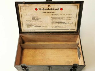 Reichsarbeitsdienst Verbandkasten, Originallack, Feldscherrune auf Spaten