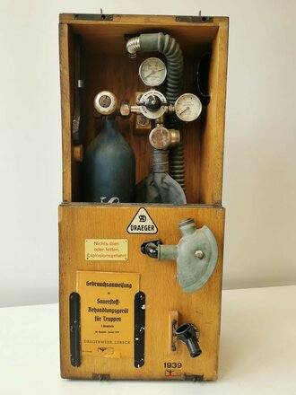 Sauerstoff Behandlungsgerät für Truppen datiert 1939. Guter Zustand, alles original lackiert