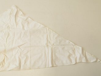 Dreieckiges Verbandtuch als Armtragetuch weiss, gehört so unter anderen in den Verbandkasten