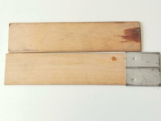 Holzschiene zweiteilig für Verbandkasten Wehrmacht, zusammengesetzte Länge 53,5cm