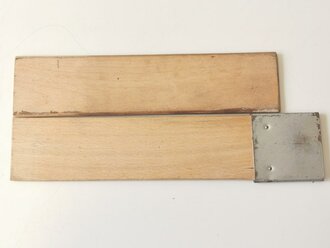 Holzschiene zweiteilig für Verbandkasten Wehrmacht, zusammengesetzte Länge 53,5cm