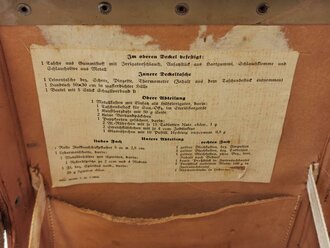 Sanitätstasche für Sanitätsoffiziere der Wehrmacht, datiert 1942. Die Tasche lässt sich nicht schliessen