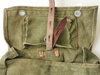 Tasche für den A-Rahmen der Wehrmacht, frühes, schweres Stück mit Aluminiumbeschlägen. Getragen, guter Zustand