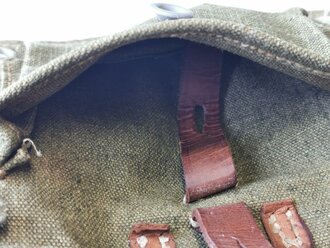 Tasche für den A-Rahmen der Wehrmacht, frühes, schweres Stück mit Aluminiumbeschlägen. Getragen, guter Zustand