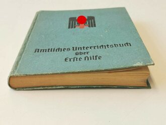 Amtliches Unterrichtsbuch über Erste Hilfe, datiert 1942, 263 Seiten, A5