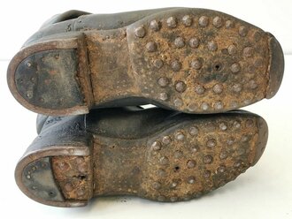 Paar Stiefel für Mannschaften der Wehrmacht. Stark getragenes, ungereinigtes Paar, Sohlenlänge 29cm
