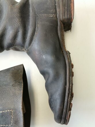 Paar Stiefel für Mannschaften der Wehrmacht. Stark getragenes, ungereinigtes Paar, Sohlenlänge 29cm