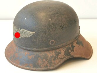 Stahlhelm Luftschutz, ungereinigter Scheunenfund, das...